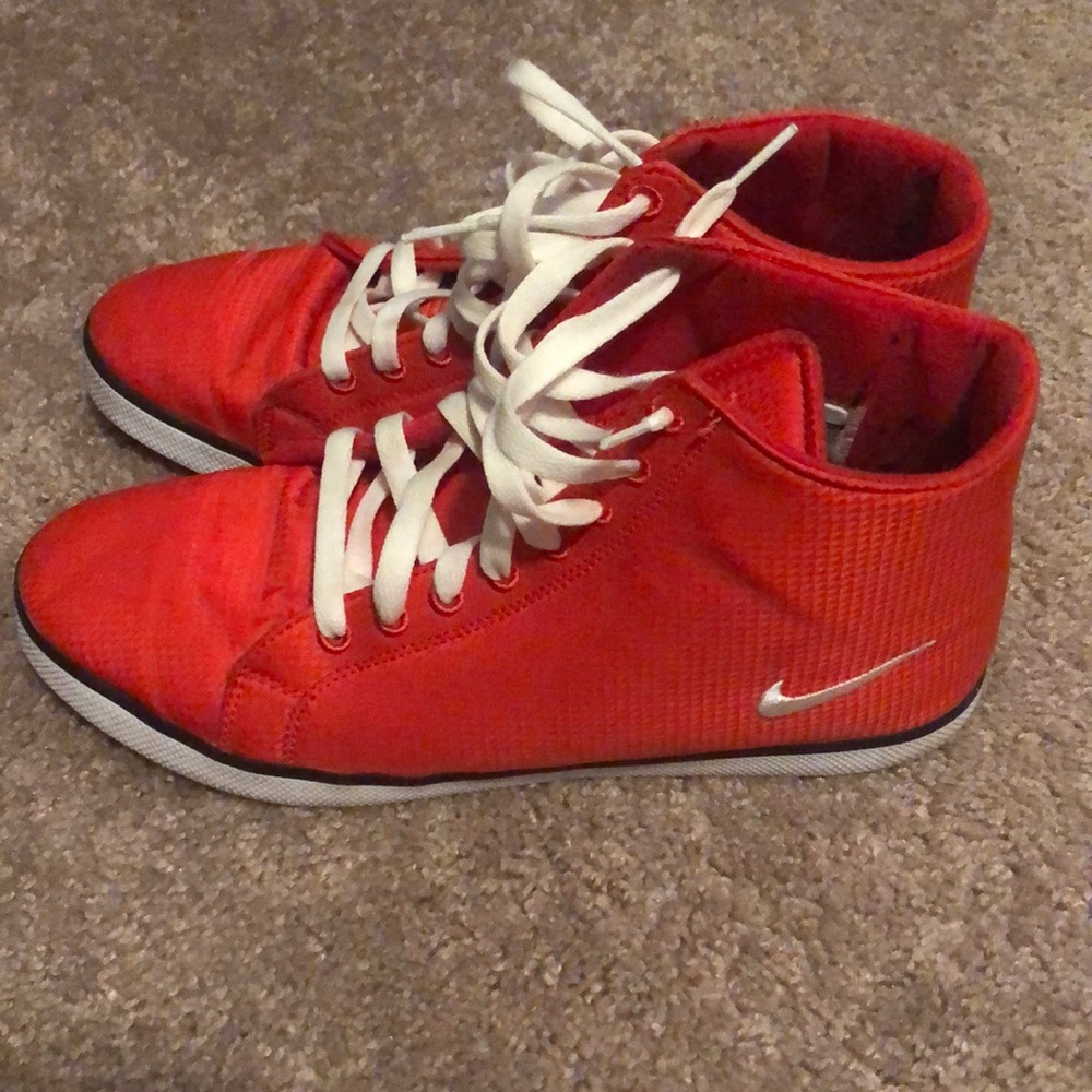 Women’s Nike Balsa Mid Lite Sneakers